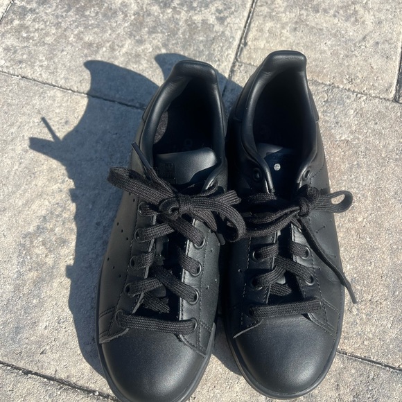 Adidas Stan Smith All-Black Sneakers - Picture 5 of 13